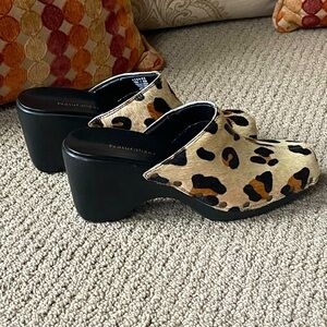 Naturalizer Women’s Leopard Print Clogs 8M